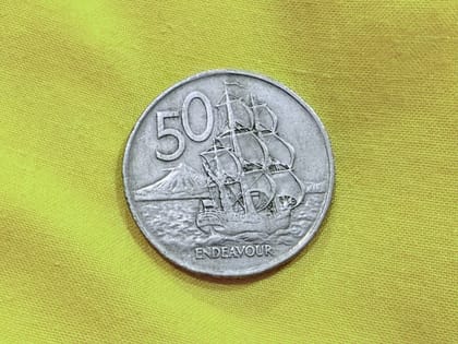 Koin New Zealand: 50 sen (1975)